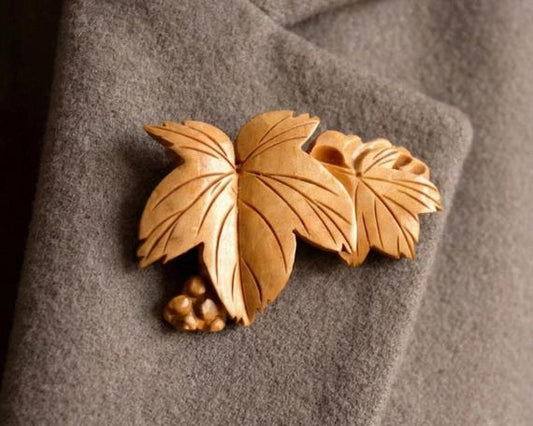 Tsuge Wood Leaf Brooch
