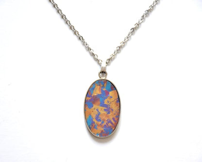 Showa Era Iridescent Cabochon Pendant Necklace