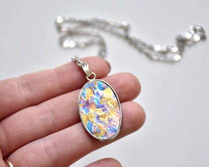 Showa Era Iridescent Cabochon Pendant Necklace