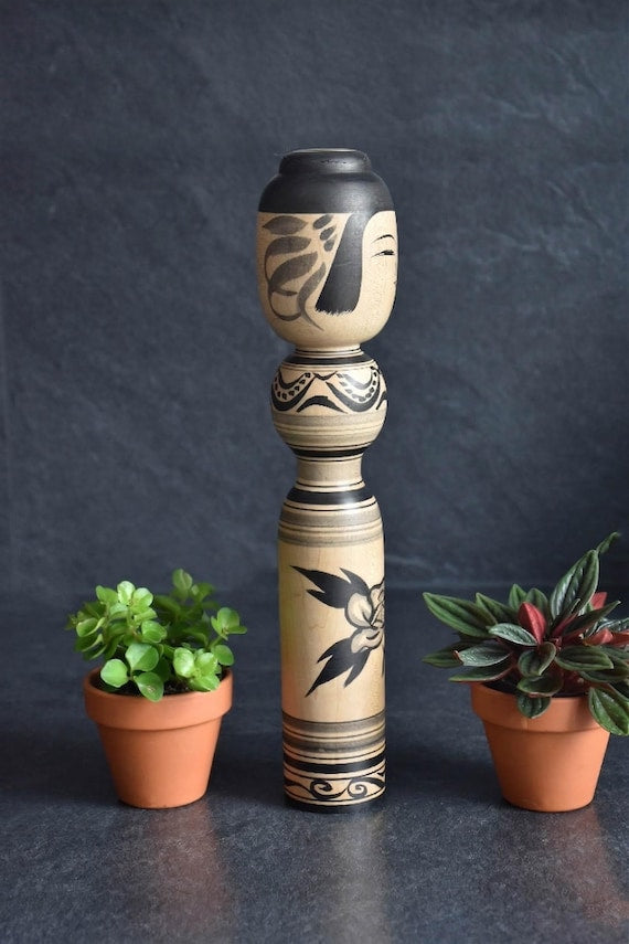 Zenji Sato kokeshi doll showing the side view with painted hair detail