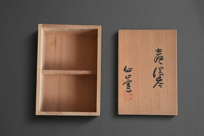 Shino Ware Yunomi Cups Set showing open wooden box with calligraphy lid