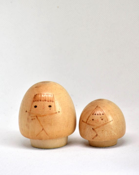 Yukuguni Kokeshi Pair by Issetsu Kuribayashi