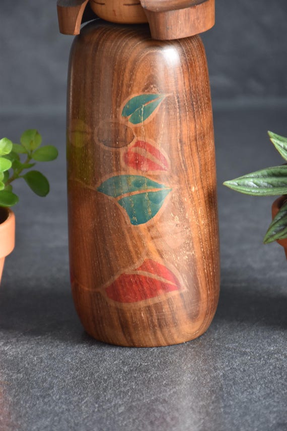 Miyajima Muhitsu Otome Camellia Kokeshi