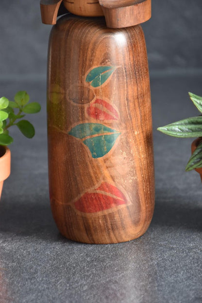 Miyajima Muhitsu Otome Camellia Kokeshi