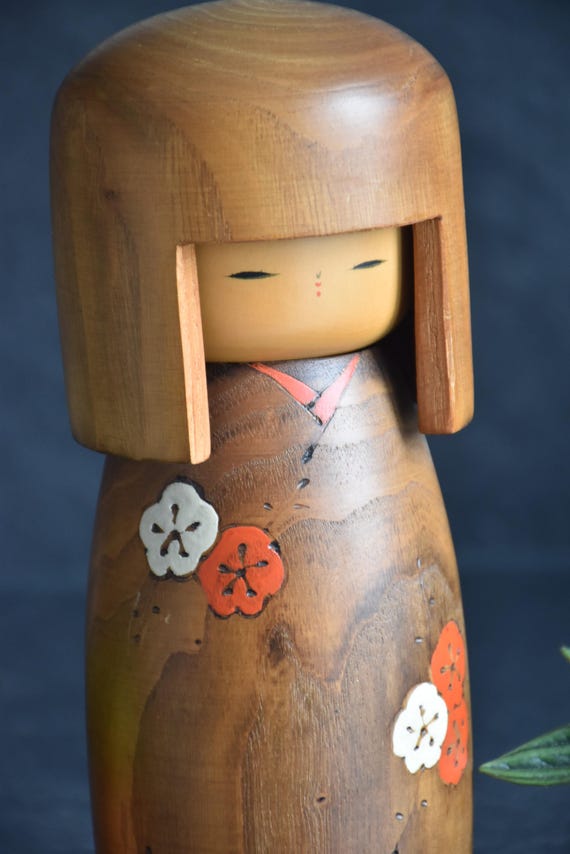 Usaburo Kokeshi Doll Ume No Hana front view focusing on the hand-painted kimono and facial features