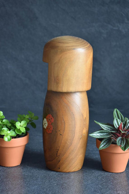 Usaburo Kokeshi Doll Ume No Hana side view showing wood grain and rounded head shape