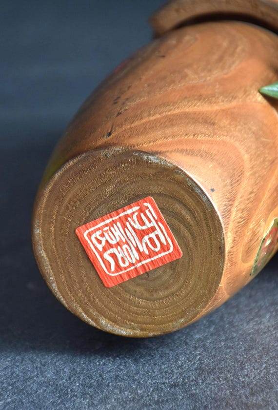 Usaburo Kokeshi Doll Ume No Hana base showing the authenticity sticker and wood rings