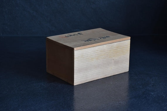 Shino Ware Yunomi Cups Set showing original paulownia wood storage box