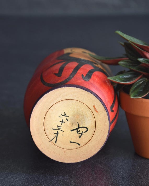 Japanese Daruma Figurine kokeshi doll base showing artisan signature and wood grain