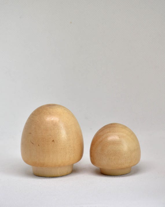 Yukuguni Kokeshi Pair by Issetsu Kuribayashi