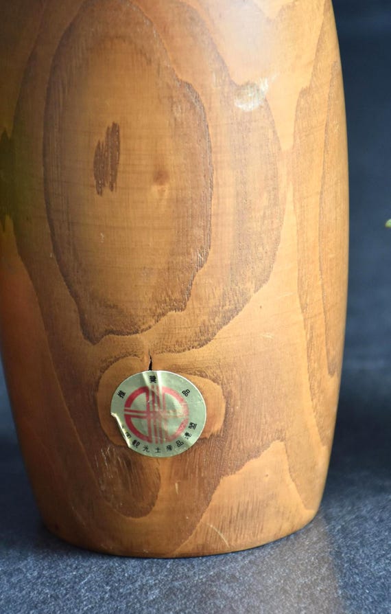 Usaburo Kokeshi Doll Ume No Hana close-up of the commemorative gold sticker on the back
