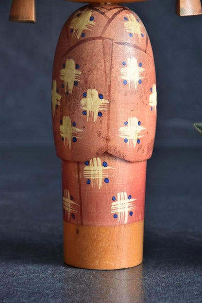 Hajime Miyashita Sosaku kokeshi pattern detail on the red body