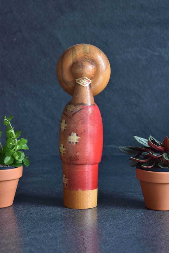 Hajime Miyashita Sosaku kokeshi showing the back of the doll