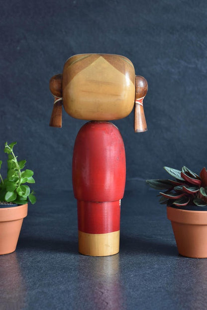 Hajime Miyashita Sosaku kokeshi showing the back of the head