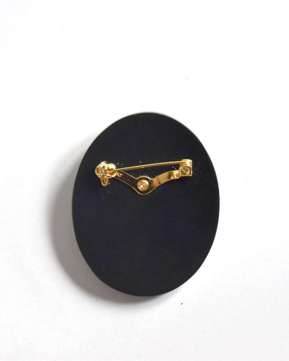 Raden Shell Inlay Portrait Brooch vintage Japanese mother-of-pearl back mechanism