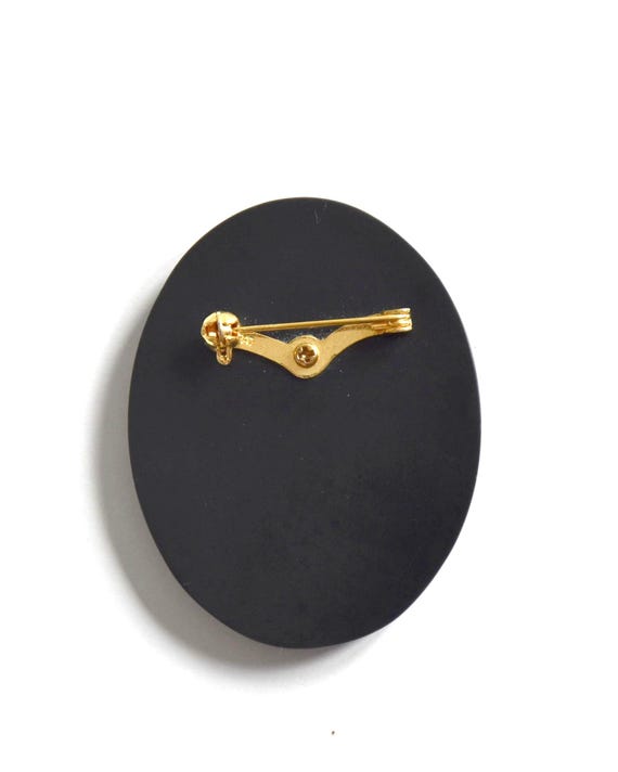 Raden Shell Inlay Portrait Brooch
