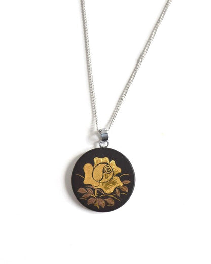 Zogan Floral Pendant Necklace