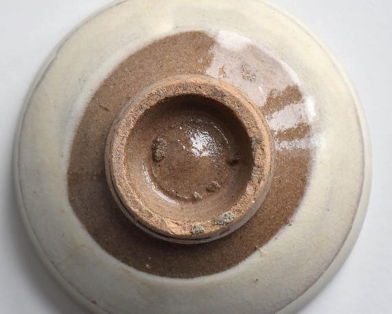 Japanese Ceramic Bowl Shrimp Motif base close up of the unglazed ring and texture on the bottom