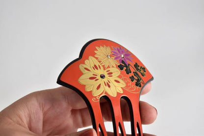 Japanese Red Lacquer Fork hair comb angle view showing decorative top panel
