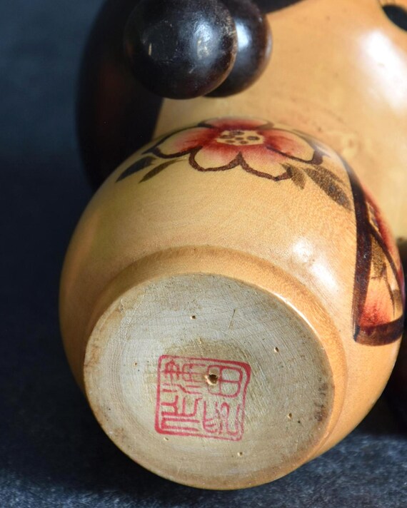 Jiro Tsuda kokeshi doll base showing the artist signature stamp in red ink