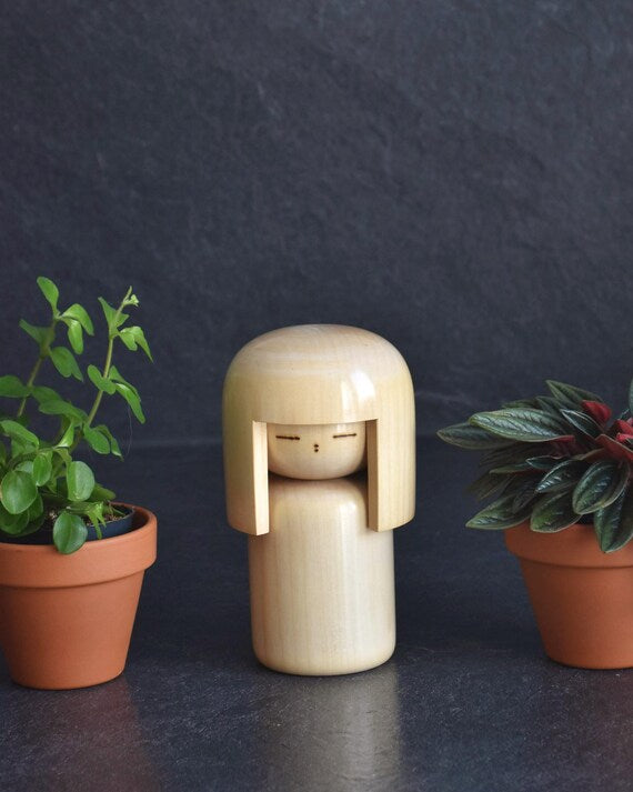 Tomio Ishida Warabe Kokeshi Doll