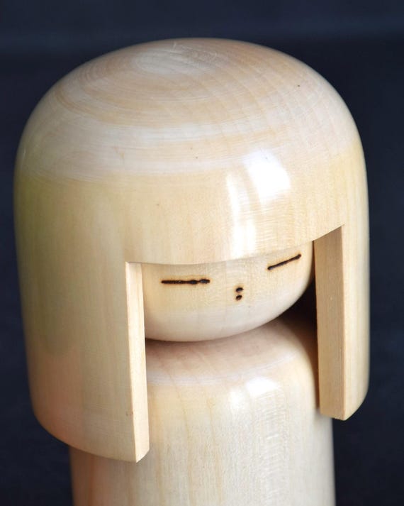 Tomio Ishida kokeshi doll close-up of the face showing the hand-painted expression