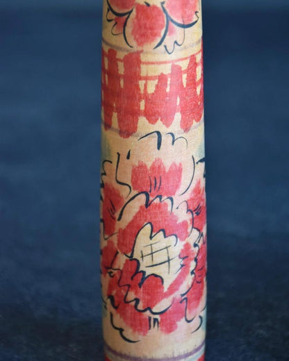 Nakanosawa Kokeshi Takobozu By Shigeharu Seya pattern detail of lattice and floral motifs