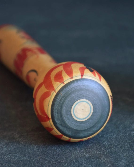 Nakanosawa Kokeshi Takobozu By Shigeharu Seya top of the head showing concentric circles