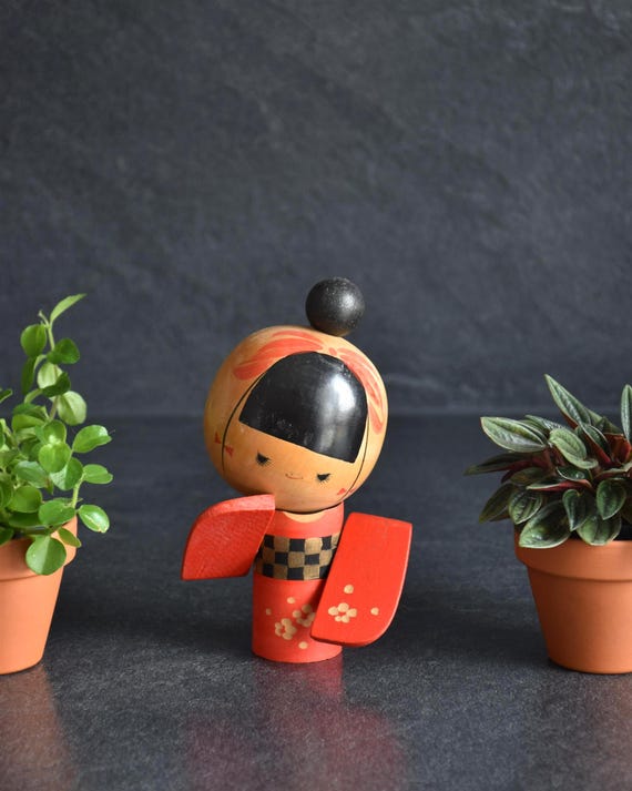 Sansaku Sekiguchi Red Kokeshi Doll wooden Japanese handicraft figurine