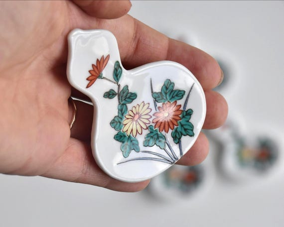 Gourd-Shape Porcelain Chopstick Rests - Floral Motif