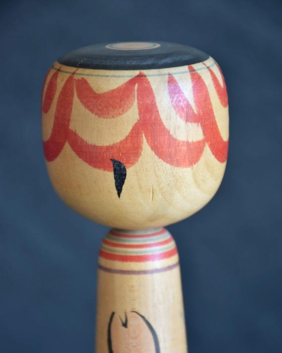Nakanosawa Kokeshi Takobozu By Shigeharu Seya back view showing red painted hair design