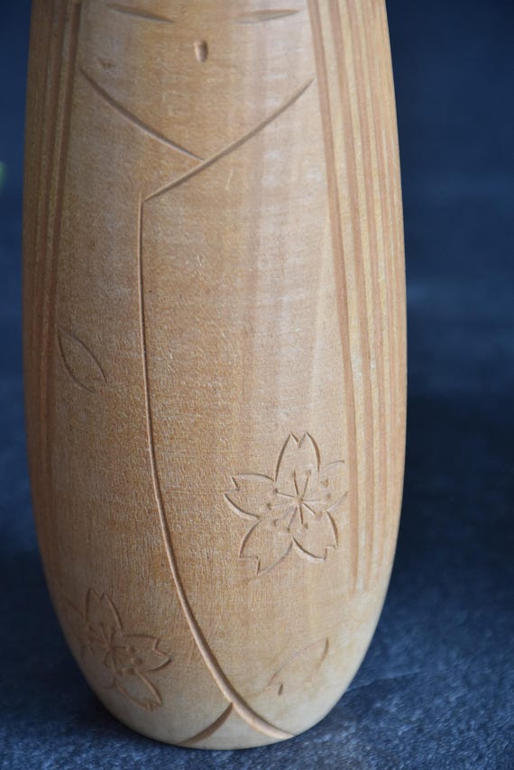 Issetsu Kuribayashi Sakura Kokeshi Doll