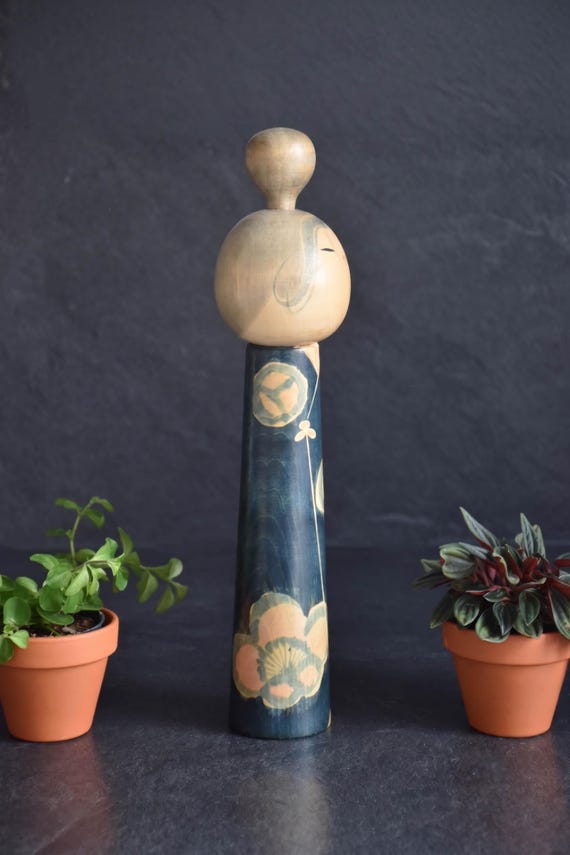 Issetsu Kuribayashi Sakura Kokeshi Doll