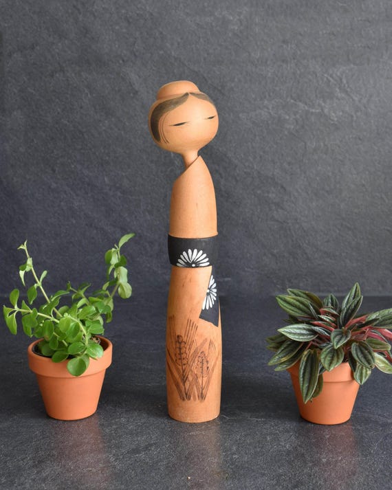 Sato Suigai Minatsuki Kokeshi Doll, vintage handmade Japanese wooden craft