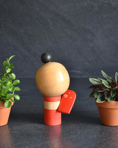 Sansaku Sekiguchi red kokeshi doll showing the back with red and cream segments