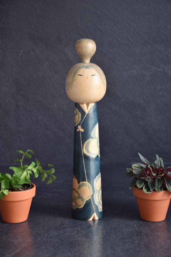 Issetsu Kuribayashi Sakura Kokeshi Doll