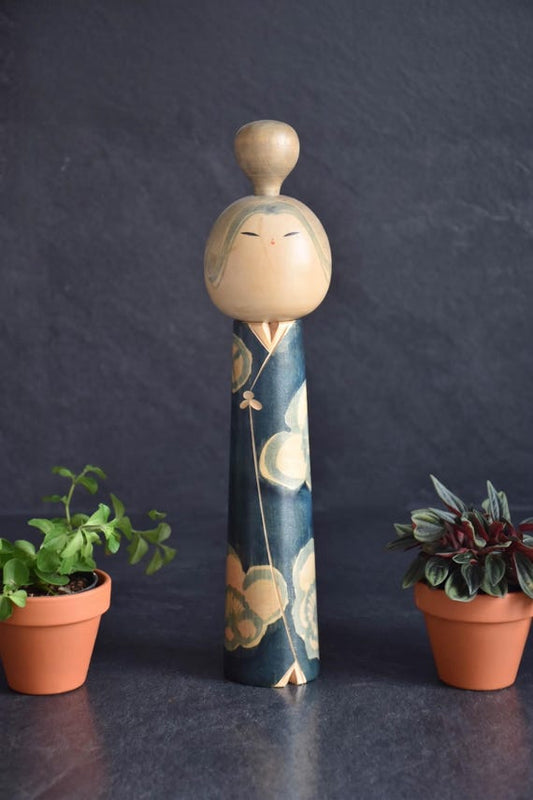 Issetsu Kuribayashi Sakura Kokeshi Doll