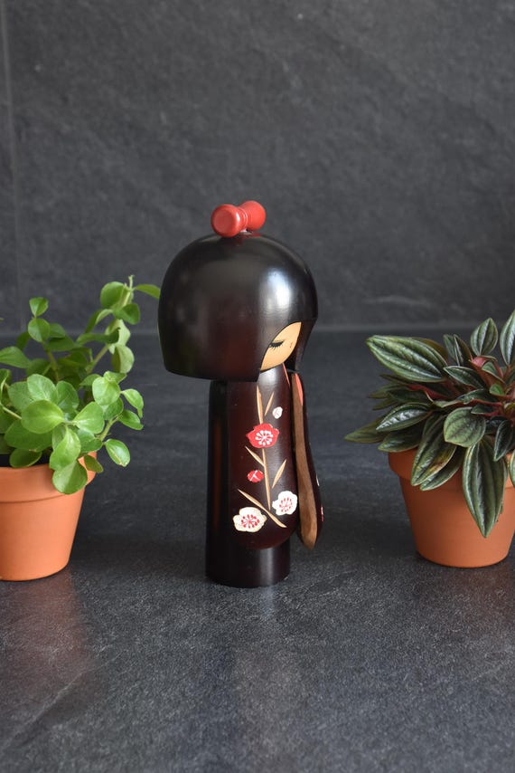 Hajime Miyashita When Flowers Bloom Kokeshi doll profile view showing plum blossom kimono motif