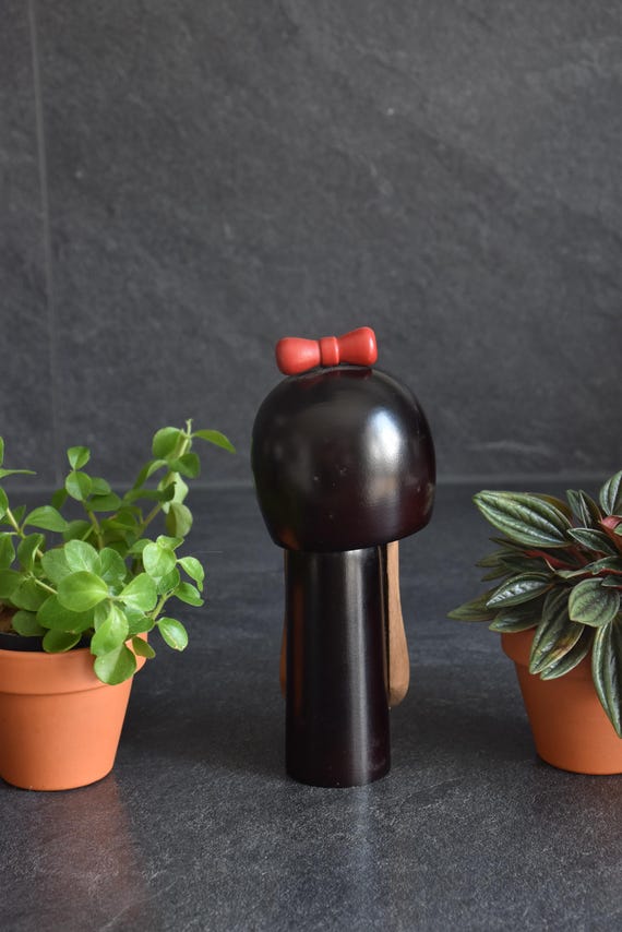Hajime Miyashita When Flowers Bloom Kokeshi doll back view