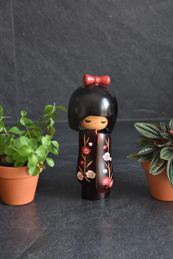 Hajime Miyashita When Flowers Bloom Kokeshi doll standing upright