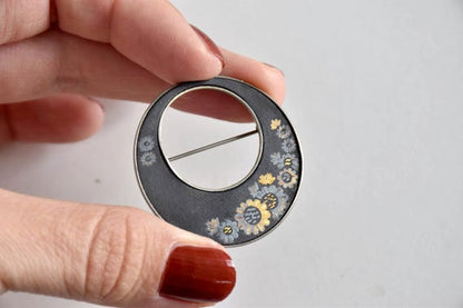 Zogan Floral Inlay Brooch alternative hand view showing the floral pattern closeup