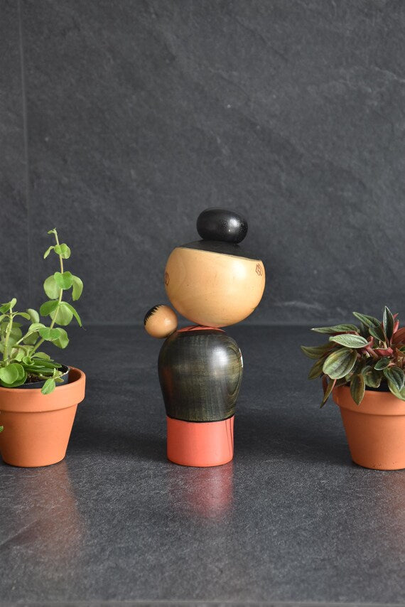 Hajime Miyashita Oshin Lullaby Kokeshi rear view of the handmade wooden doll
