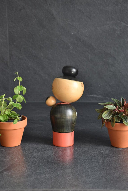 Hajime Miyashita Oshin Lullaby Kokeshi rear view of the handmade wooden doll