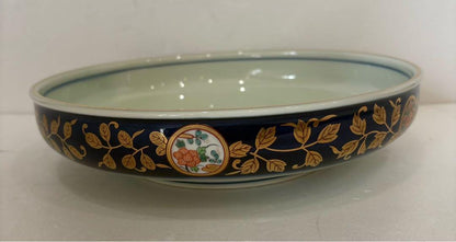 Arita porcelain serving set bowl side view highlighting blue border and gold leaves