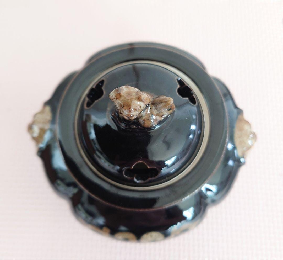 Kutani-Yaki Black Glaze Lion Finial Tripod Koro viewed from above showing lid and handles