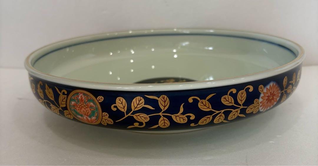 Arita porcelain serving set deep bowl showing side profile and botanical pattern