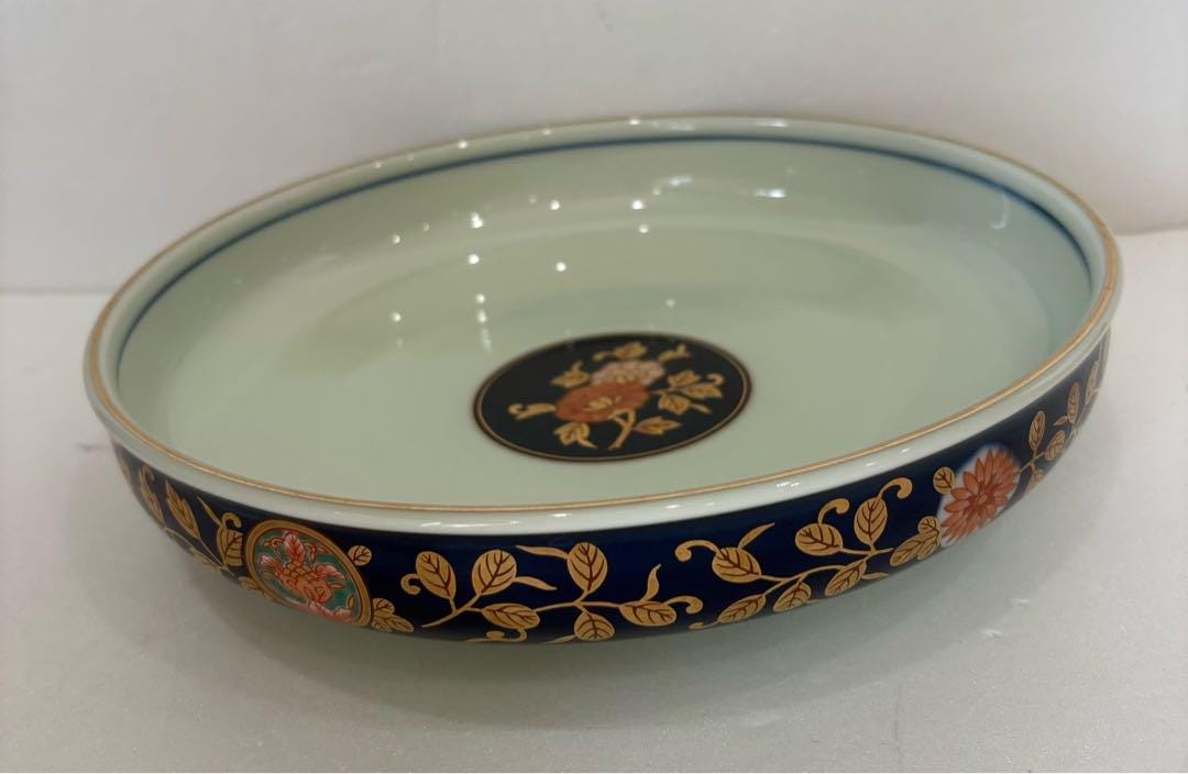Arita porcelain serving set deep bowl with floral gold detail interior and exterior
