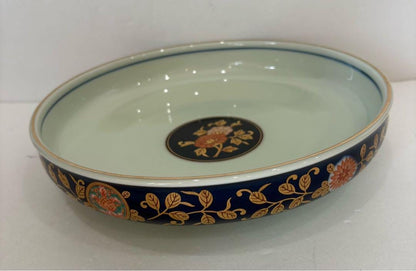 Arita porcelain serving set deep bowl with floral gold detail interior and exterior