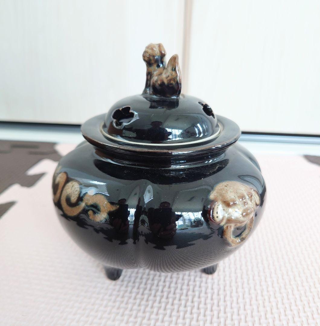 Kutani-Yaki Black Glaze Lion Finial Tripod Koro showing the side with lion-head handle