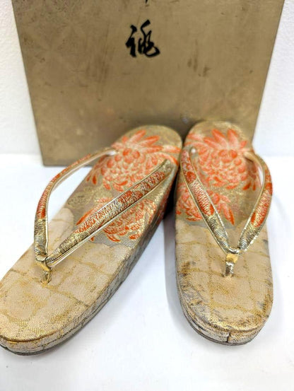 Gold brocade zori and clutch set, close up of the zori sandals